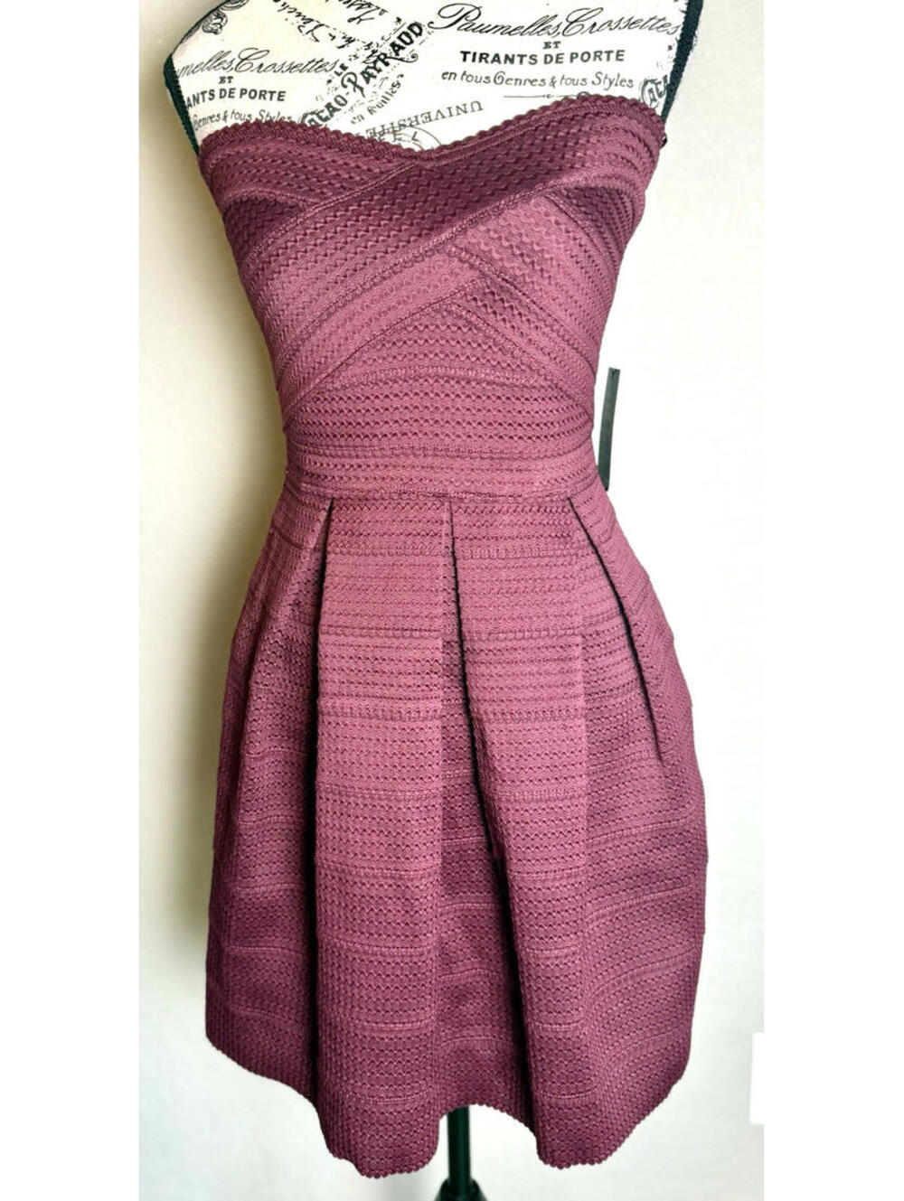 ✨💃 EXPRESS‎ Women’s Strapless Mini Dress Fit & Flare Pleated Party